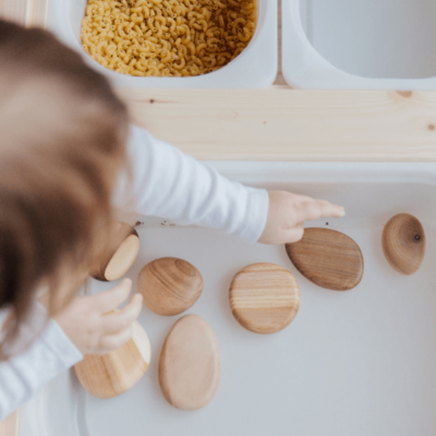 5 attività sensoriali Montessori da fare con i bambini
