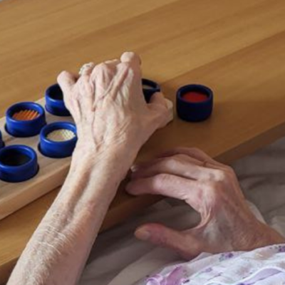 Alzheimer: terapia con attività multisensoriali
