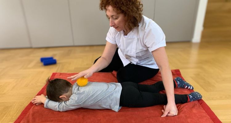 stimolazione tattile con palle sensoriali