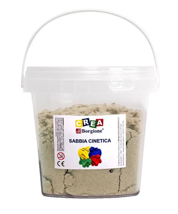 sabbia cinetica in secchio di plastica. Sfondo bianco