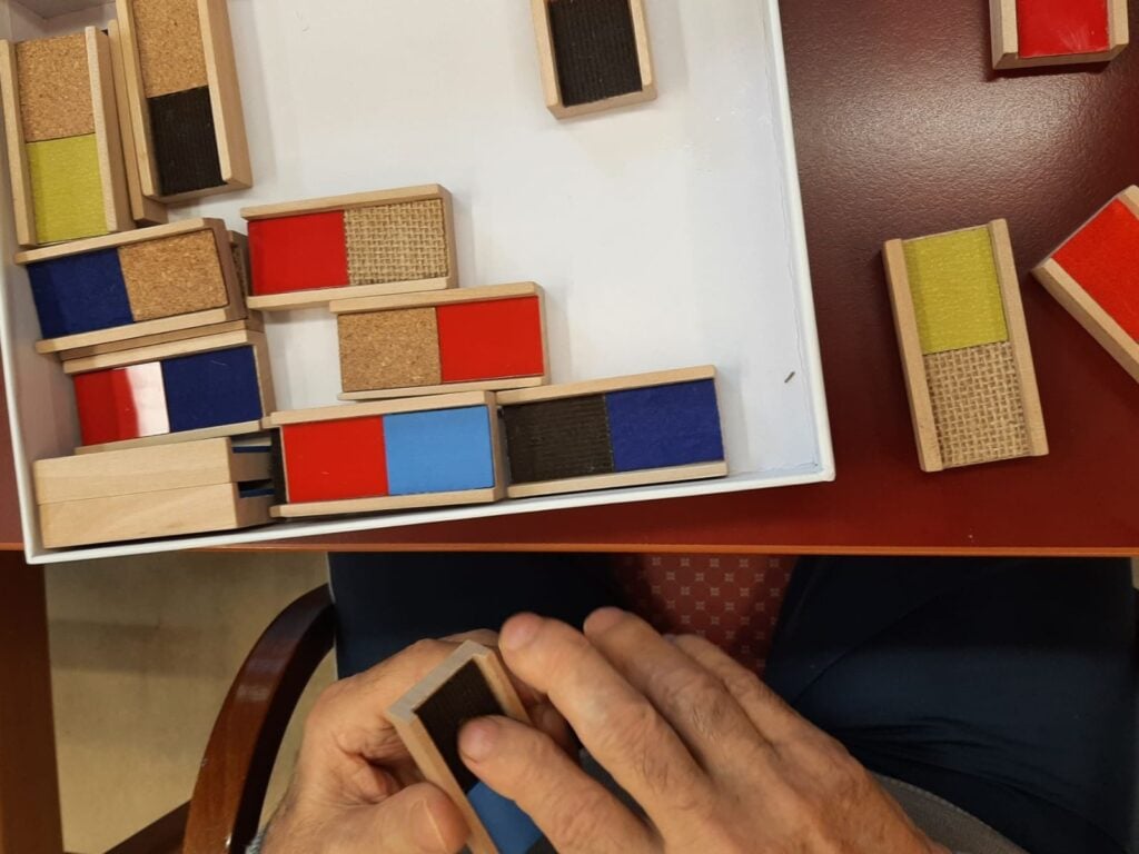 attività per potenziare capacità attentive con domino del tatto 2