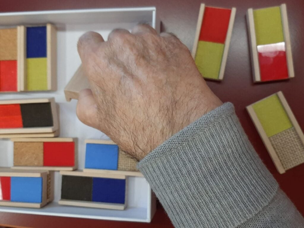 attività per potenziare capacità attentive con domino del tatto 3