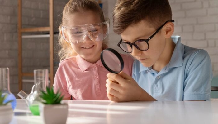 Giochi di scienze per bambini: quando e perchè servono per lo sviluppo cognitivo