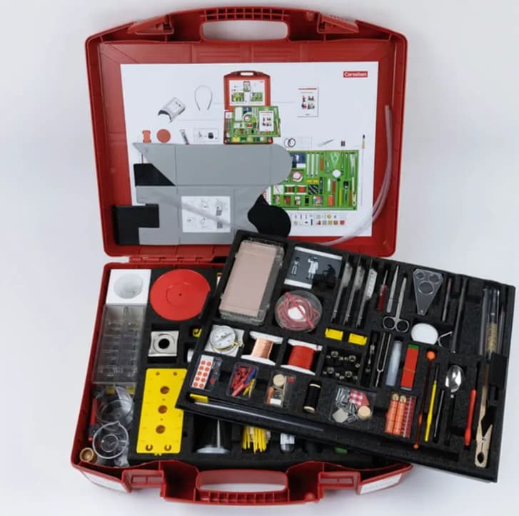 Kit didattico scienze generali in una valigia rossa di plastica